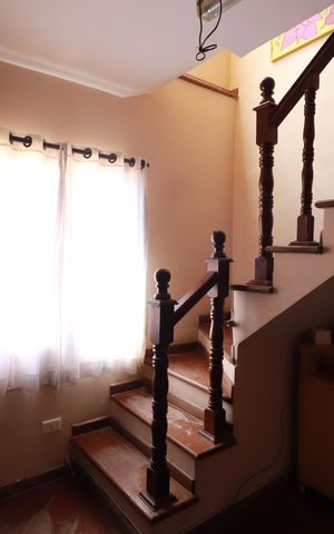Casa à venda com 350m², 5 quartos e 4 vagasEscada
