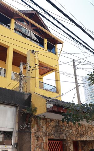 Casa à venda com 350m², 5 quartos e 4 vagasFachada
