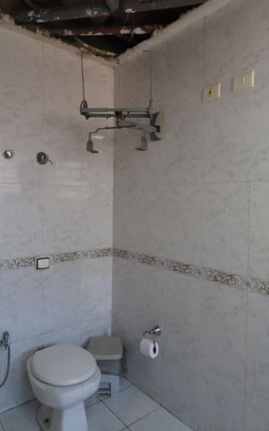 Casa à venda com 350m², 5 quartos e 4 vagasBanheiro da Suíte 4