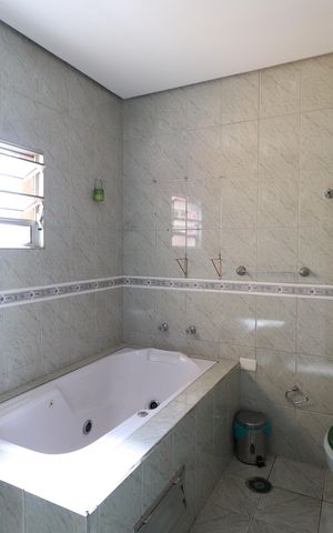 Casa à venda com 350m², 5 quartos e 4 vagasBanheiro da Suíte 3