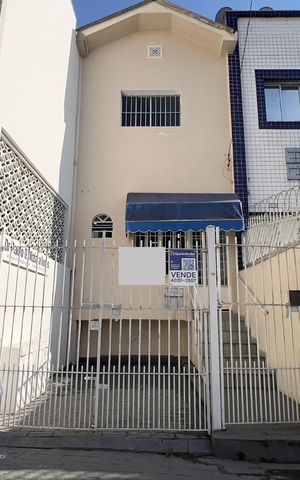 Casa à venda com 160m², 2 quartos e 1 vaga Casa à venda com 160m², 2 quartos e 1 vagaFachada