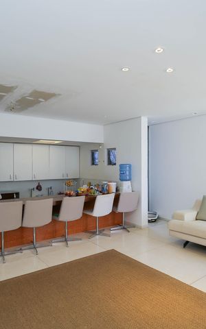 Casa à venda com 385m², 5 quartos e 2 vagas Casa à venda com 385m², 5 quartos e 2 vagasSala