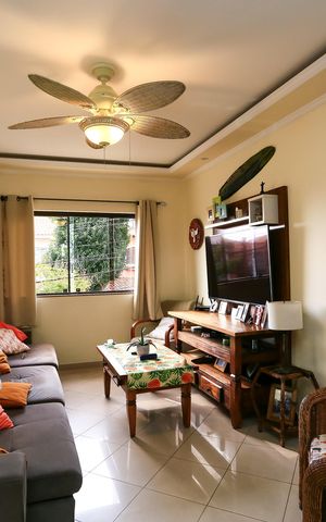 Casa à venda com 210m², 3 quartos e 5 vagas Casa à venda com 210m², 3 quartos e 5 vagasSala