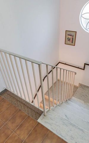 Apartamento à venda com 350m², 5 quartos e 3 vagasEscada