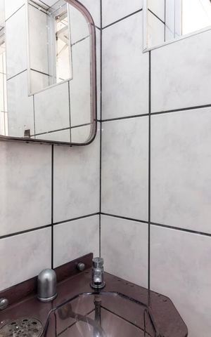 Casa à venda com 200m², 2 quartos e 2 vagas Casa à venda com 200m², 2 quartos e 2 vagasBanheiro de Serviço