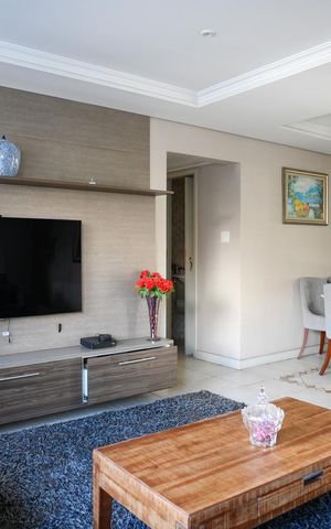 Apartamento à venda com 105m², 3 quartos e 2 vagas Apartamento à venda com 105m², 3 quartos e 2 vagasSala