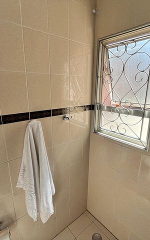 Casa à venda com 147m², 3 quartos e 3 vagasBanheiro