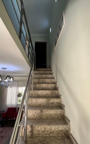 Casa à venda com 147m², 3 quartos e 3 vagasEscada
