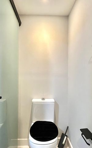 Studio para alugar com 27m², 1 quarto e sem vaga Studio para alugar com 27m², 1 quarto e sem vagaBanheiro