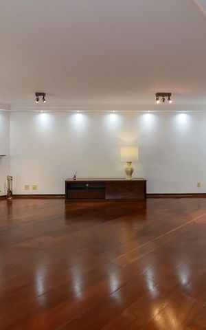Apartamento à venda com 190m², 3 quartos e 3 vagas Apartamento à venda com 190m², 3 quartos e 3 vagasSala