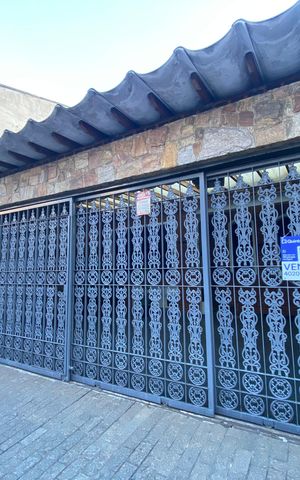 Casa à venda com 267m², 4 quartos e 3 vagasFachada