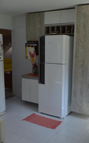 Casa de condomínio à venda com 367m², 4 quartos e 6 vagas Casa de condomínio à venda com 367m², 4 quartos e 6 vagasCozinha