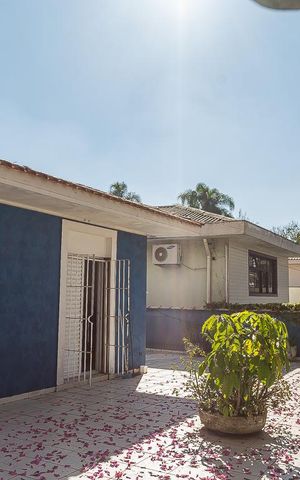 Casa à venda com 730m², 5 quartos e 6 vagas Casa à venda com 730m², 5 quartos e 6 vagasVaranda dos Quartos 1 e 2