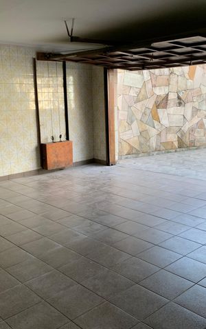Casa à venda com 239m², 3 quartos e 5 vagas Casa à venda com 239m², 3 quartos e 5 vagasGaragem