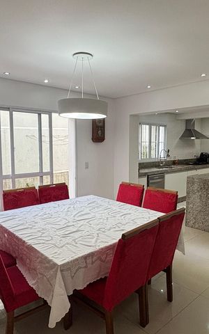 Casa à venda com 160m², 4 quartos e 3 vagas Casa à venda com 160m², 4 quartos e 3 vagasCopa