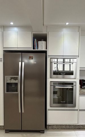 Casa à venda com 160m², 4 quartos e 3 vagas Casa à venda com 160m², 4 quartos e 3 vagasCozinha