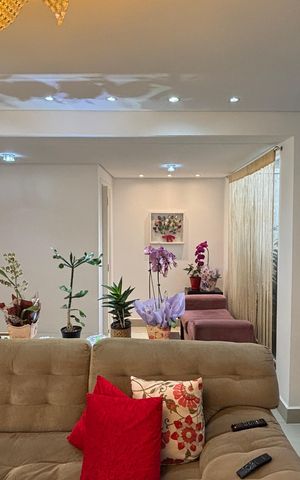 Casa à venda com 160m², 4 quartos e 3 vagas Casa à venda com 160m², 4 quartos e 3 vagasSala