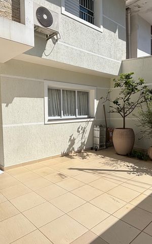 Casa à venda com 160m², 4 quartos e 3 vagas Casa à venda com 160m², 4 quartos e 3 vagasGaragem