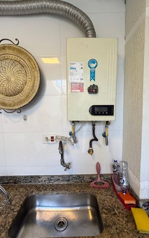 Casa à venda com 160m², 4 quartos e 3 vagas Casa à venda com 160m², 4 quartos e 3 vagasQuintal