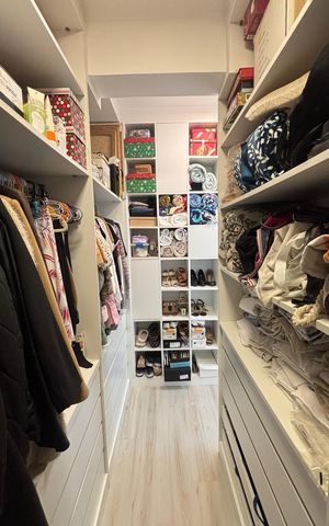 Casa à venda com 160m², 4 quartos e 3 vagas Casa à venda com 160m², 4 quartos e 3 vagasCloset da suíte 1
