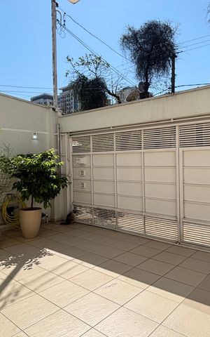 Casa à venda com 160m², 4 quartos e 3 vagas Casa à venda com 160m², 4 quartos e 3 vagasGaragem