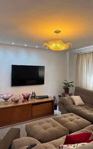 Casa à venda com 160m², 4 quartos e 3 vagas Casa à venda com 160m², 4 quartos e 3 vagasSala