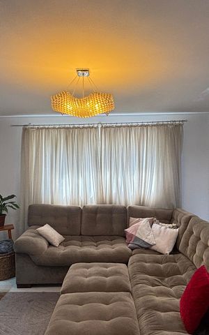 Casa à venda com 160m², 4 quartos e 3 vagas Casa à venda com 160m², 4 quartos e 3 vagasSala