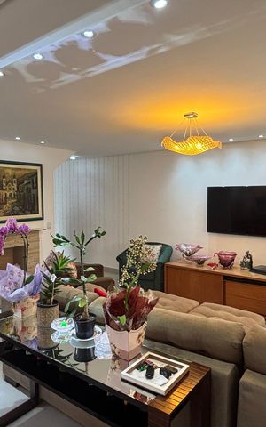 Casa à venda com 160m², 4 quartos e 3 vagas Casa à venda com 160m², 4 quartos e 3 vagasSala