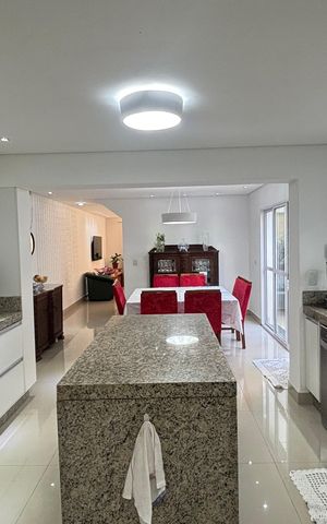 Casa à venda com 160m², 4 quartos e 3 vagas Casa à venda com 160m², 4 quartos e 3 vagasCozinha