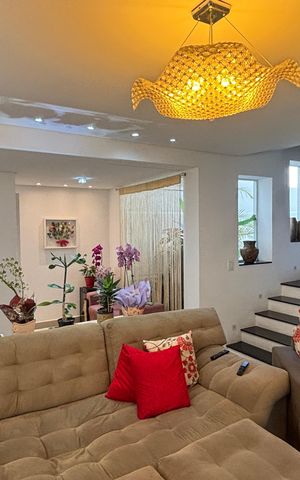 Casa à venda com 160m², 4 quartos e 3 vagas Casa à venda com 160m², 4 quartos e 3 vagasSala
