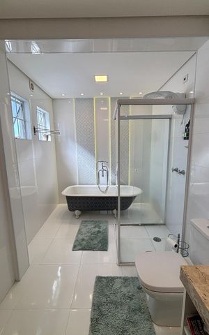 Casa à venda com 160m², 4 quartos e 3 vagas Casa à venda com 160m², 4 quartos e 3 vagasBanheiro da Suíte 1