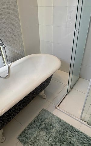 Casa à venda com 160m², 4 quartos e 3 vagas Casa à venda com 160m², 4 quartos e 3 vagasBanheiro da Suíte 1