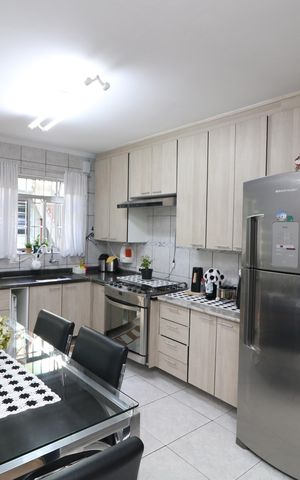 Casa à venda com 140m², 2 quartos e 2 vagasCozinha