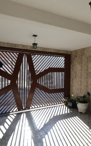 Casa à venda com 140m², 2 quartos e 2 vagasGaragem