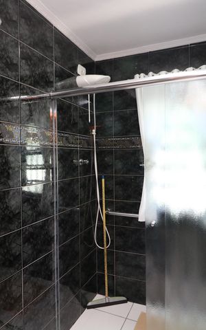 Casa à venda com 140m², 2 quartos e 2 vagasBanheiro da Suíte