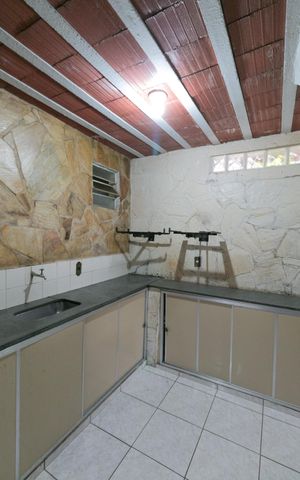 Casa à venda com 290m², 5 quartos e 4 vagas Casa à venda com 290m², 5 quartos e 4 vagasCozinha