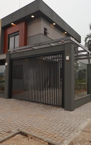 Casa à venda com 142m², 3 quartos e 2 vagasFachada