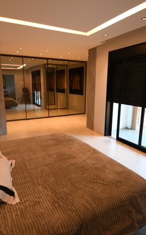 Casa à venda com 630m², 4 quartos e 8 vagasSuite 2