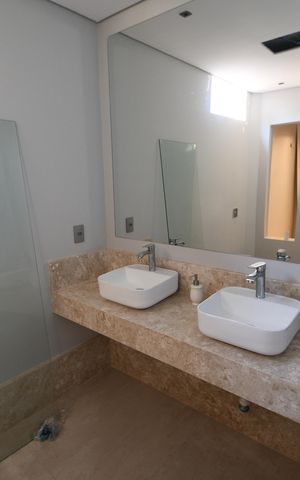 Casa à venda com 630m², 4 quartos e 8 vagasBanheiro da Suite 1