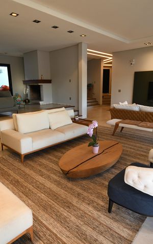 Casa à venda com 630m², 4 quartos e 8 vagasSala 1