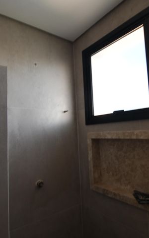 Casa à venda com 630m², 4 quartos e 8 vagasBanheiro das Semi Suites