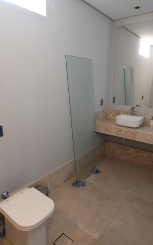 Casa à venda com 630m², 4 quartos e 8 vagasBanheiro da Suite 1