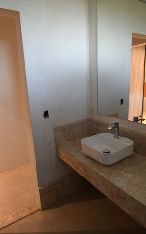 Casa à venda com 630m², 4 quartos e 8 vagasBanheiro das Semi Suites