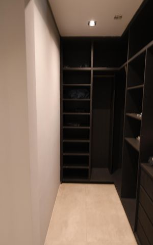 Casa à venda com 630m², 4 quartos e 8 vagasCloset Suíte 1