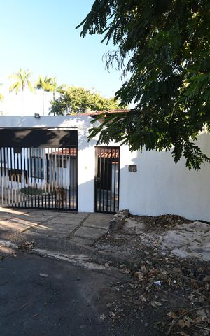 Casa à venda com 630m², 4 quartos e 8 vagasFachada