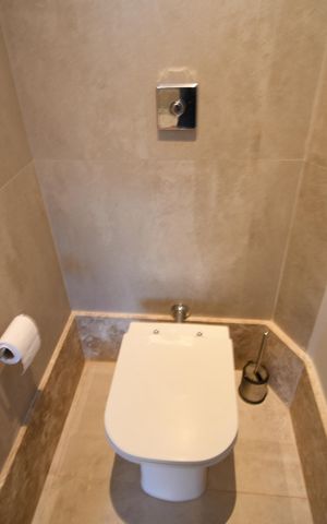 Casa à venda com 630m², 4 quartos e 8 vagasBanheiro da Suite 2