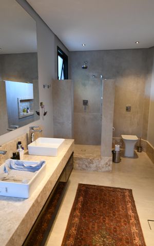 Casa à venda com 630m², 4 quartos e 8 vagasBanheiro da Suite 2