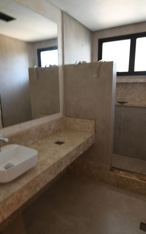 Casa à venda com 630m², 4 quartos e 8 vagasBanheiro das Semi Suites