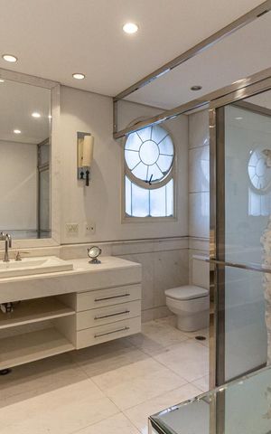 Apartamento à venda com 711m², 5 quartos e 6 vagas Apartamento à venda com 711m², 5 quartos e 6 vagasBanheiro da Suíte 1