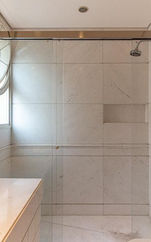 Apartamento à venda com 711m², 5 quartos e 6 vagas Apartamento à venda com 711m², 5 quartos e 6 vagasBanheiro da Suíte 1